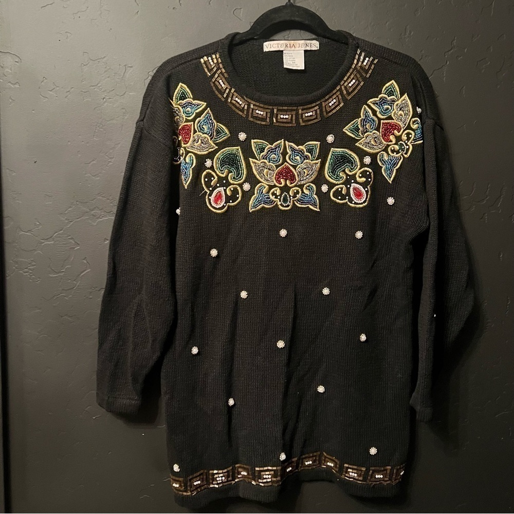 Victoria Jones Longs sleeve sweater Size: M Color :Black/red, blue, green,yellow